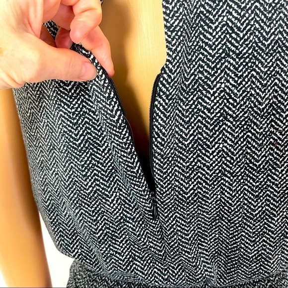 Vince Camuto Sleeveless Chevron Jumpsuit – Size Small - Picture 9 of 16